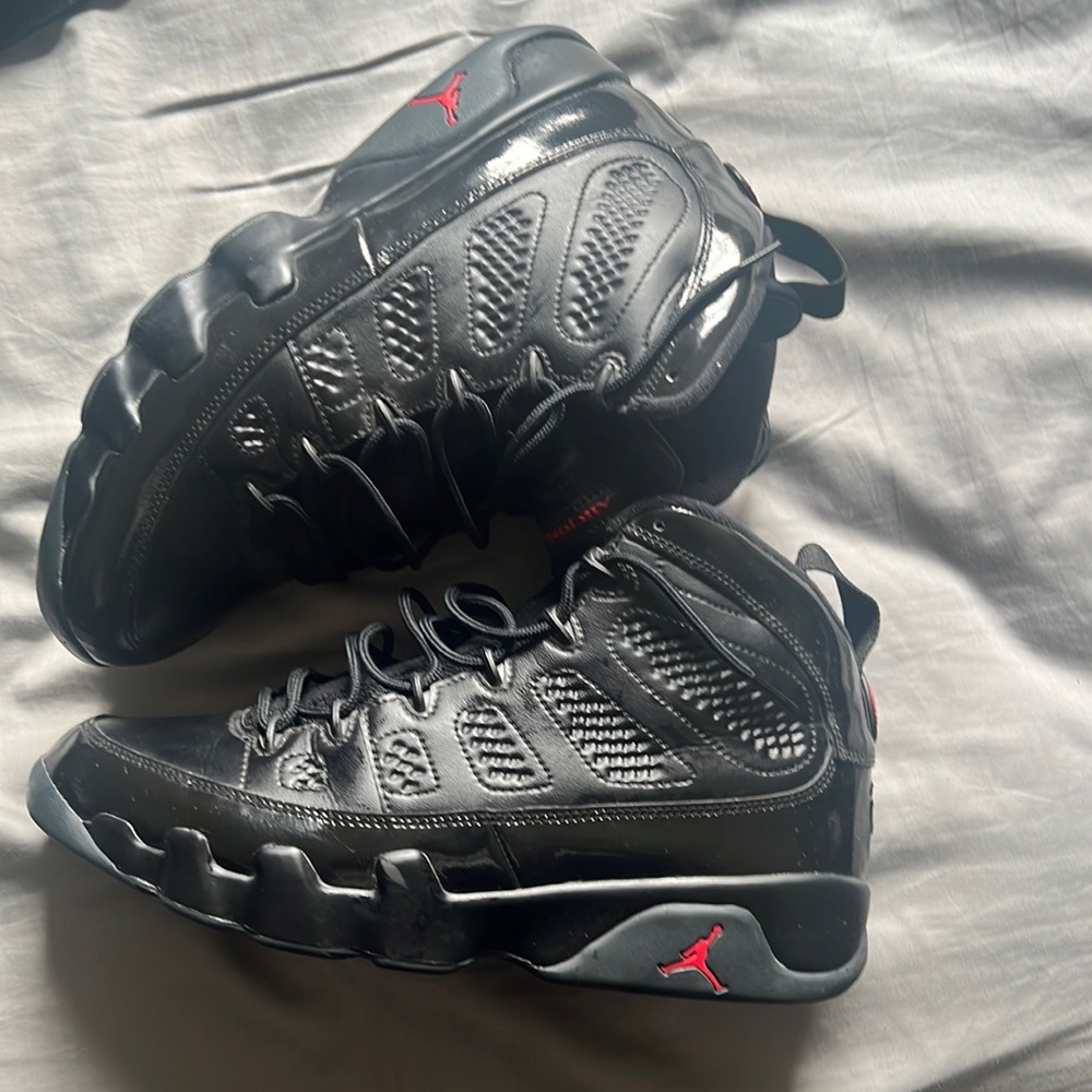 black & red jordan 3's